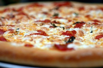 Najveća turbo jumbo pizza u gradu u Pizzeriji ALA-VIA