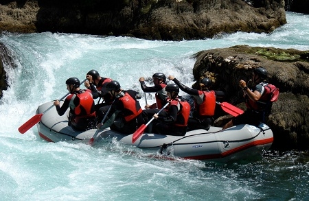 Rafting izlet na rijeci Uni u organizaciji rafting kluba UNA &Scaron;TRBAČKI BUK