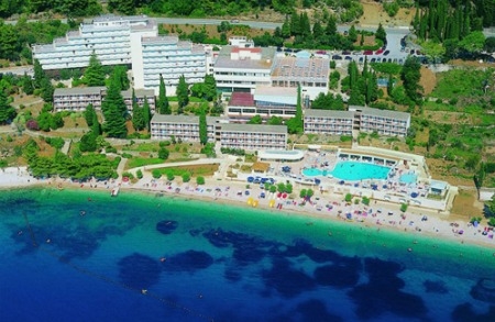Dočekajte početak ljeta na Makarskoj rivijeri podno Biokova u hotelu NIMFA