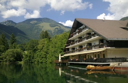Sve boje jeseni uz prekrasno jezero i smje&scaron;taj u Hotelu BOR i Gradu Hrib