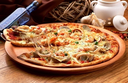 Ukusne pizze i jo&scaron; ukusniji ro&scaron;tilj u DALMATINU na Malom jarunskom jezeru...