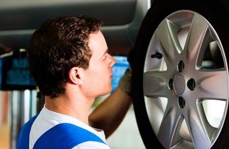 Zamjena automobilskih guma i potrebno balansiranje u VULKANIZERSKOM OBRTU AS