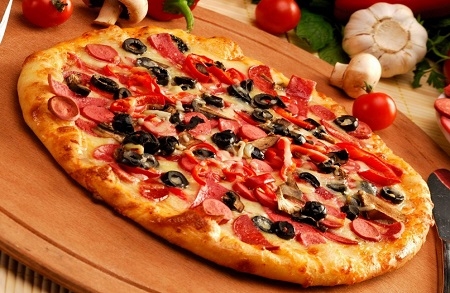 Dvije velike slasne i sočne pizze po cijeni jedne, samo u pizzeriji AMOR