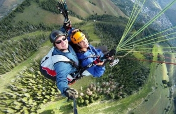 Paragliding tandem let &ndash; adrenalinski užitak i nezaboravno iskustvo uz SKY RIDERS...