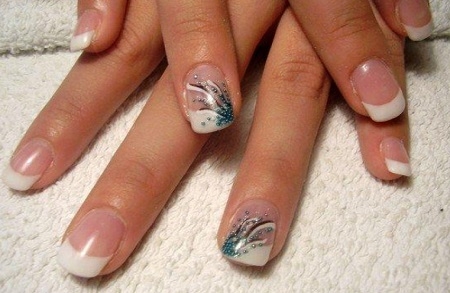 Ugradnja ili geliranje noktiju, ukrasni cirkoni, nail-art ili french, piling i masaža