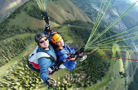Paragliding tandem let sa instruktorom &ndash; odaberite željenu lokaciju i poletite