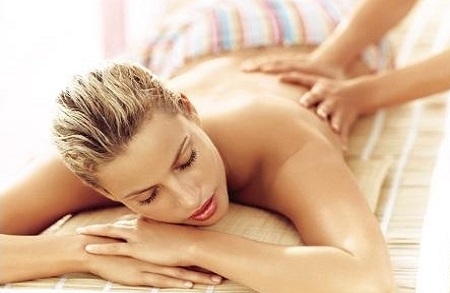 Paket od 10 parcijalnih masaža le?a za žene i mu&scaron;karce u Kozmeti?kom salonu RELAX...